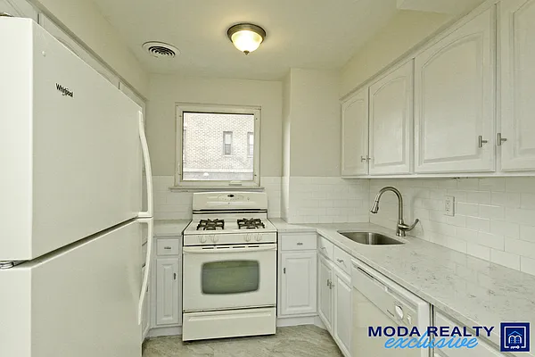 Rented by Moda Realty | media 6