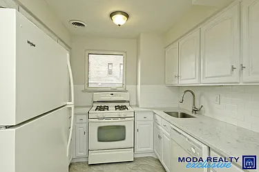 Rented by Moda Realty