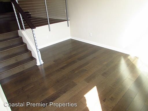 2nd image of 1056 Pearl St Unit 5