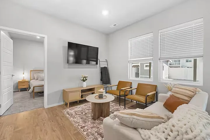 9212 N Camden Ln — Photo 1