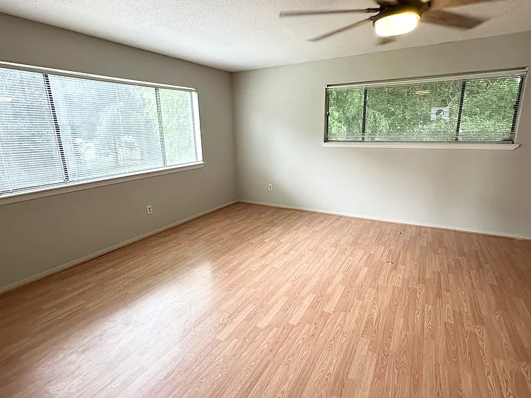 1 Phlox Dr — Photo 9