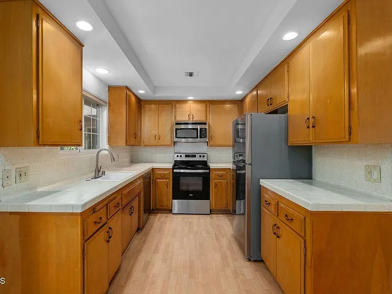 385 Cliff Dr #8 — Photo 17