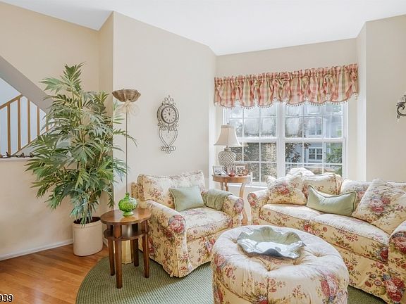 5th image of 1308 Grandview Ct