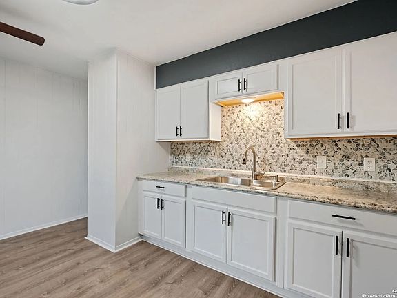 3rd image of 2215 Hicks Ave