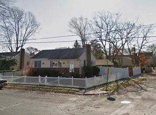 122A Cleveland Ave, Massapequa, NY 11758