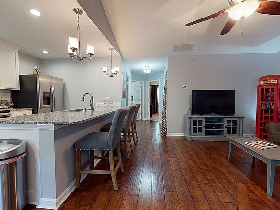 4th image of 225 Crescent Hill Pl APT 209