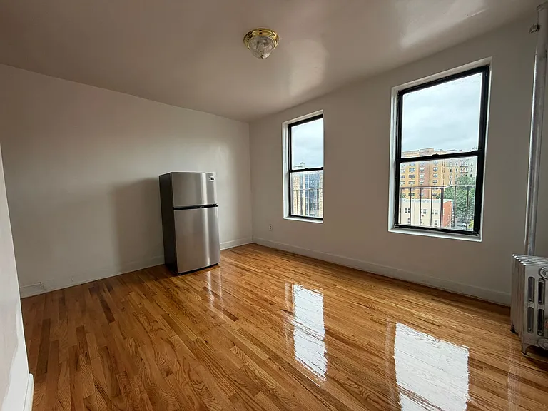 1250 Morris Ave #5D — Photo 6