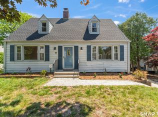 40 Cowan Ave, Stamford, CT 06906