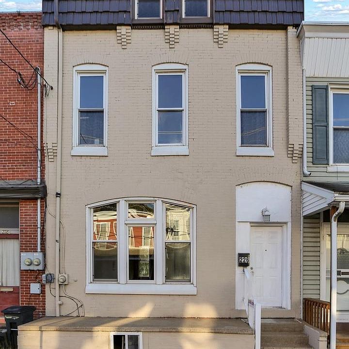 1st image of 226 S 4th St