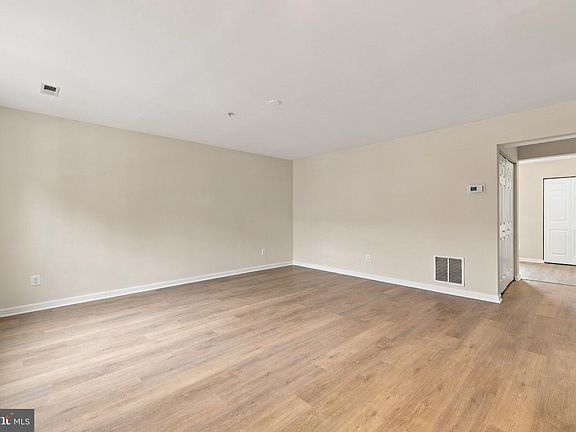 3rd image of 41 Chartwell Ct