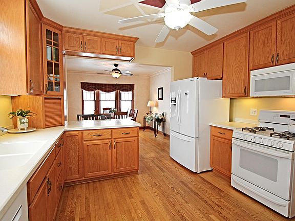 3rd image of 809 S East Ave