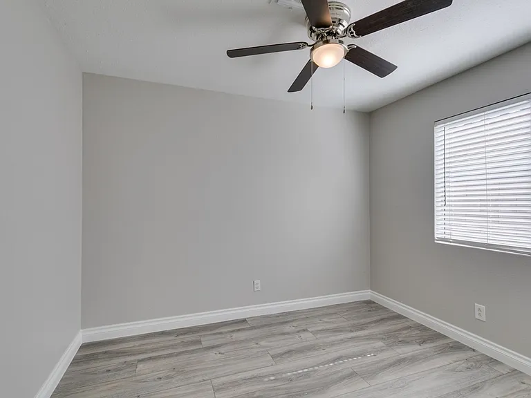 8292 Palmada Dr — Photo 27