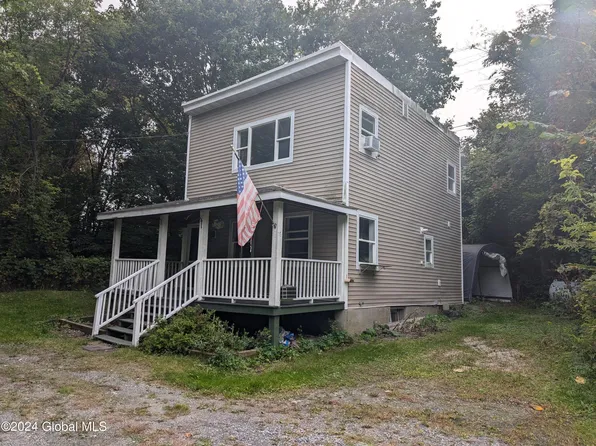 16 Spring Street, Hoosick Falls, NY 12090