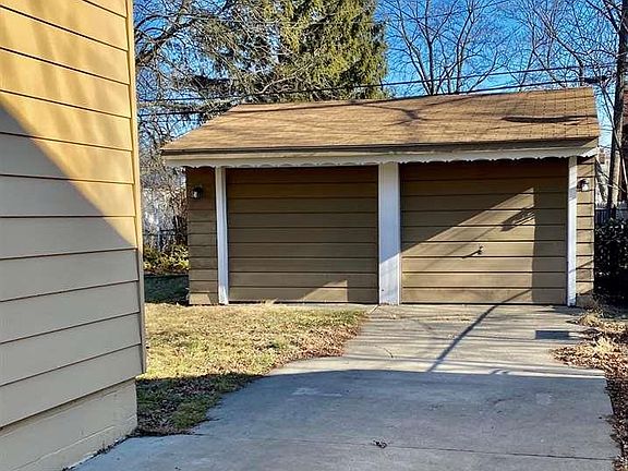 3rd image of 20261 Kenosha St