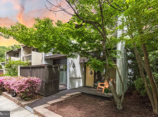 11610 Newbridge Ct, Reston, VA 20191