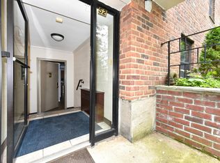 52 Brompton Rd, Great Neck, NY 11021