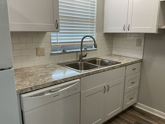 4th image of 1337-1339 E Myrtle St