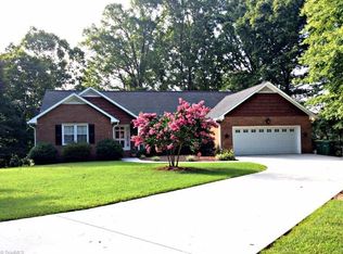 6750 Leward Rd, Pfafftown, NC 27040