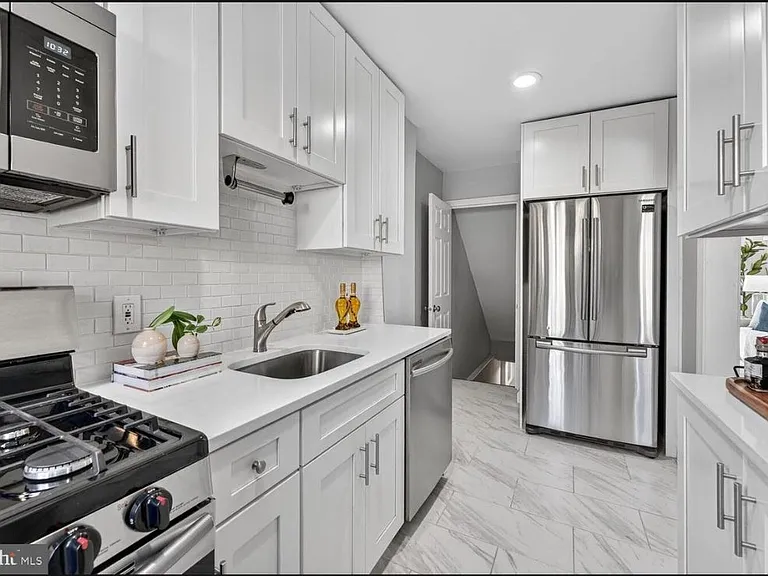 3433 25th St SE — Photo 5