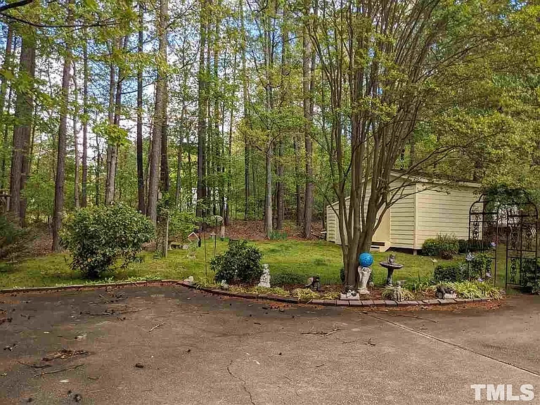 139 Green Dr — Photo 6