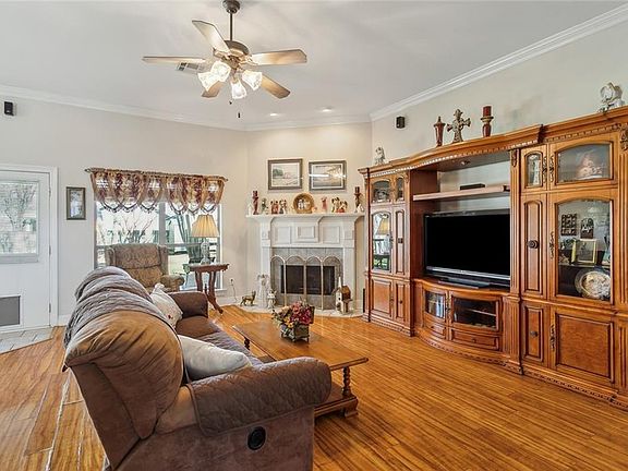 2nd image of 300 Lei Lani Ave