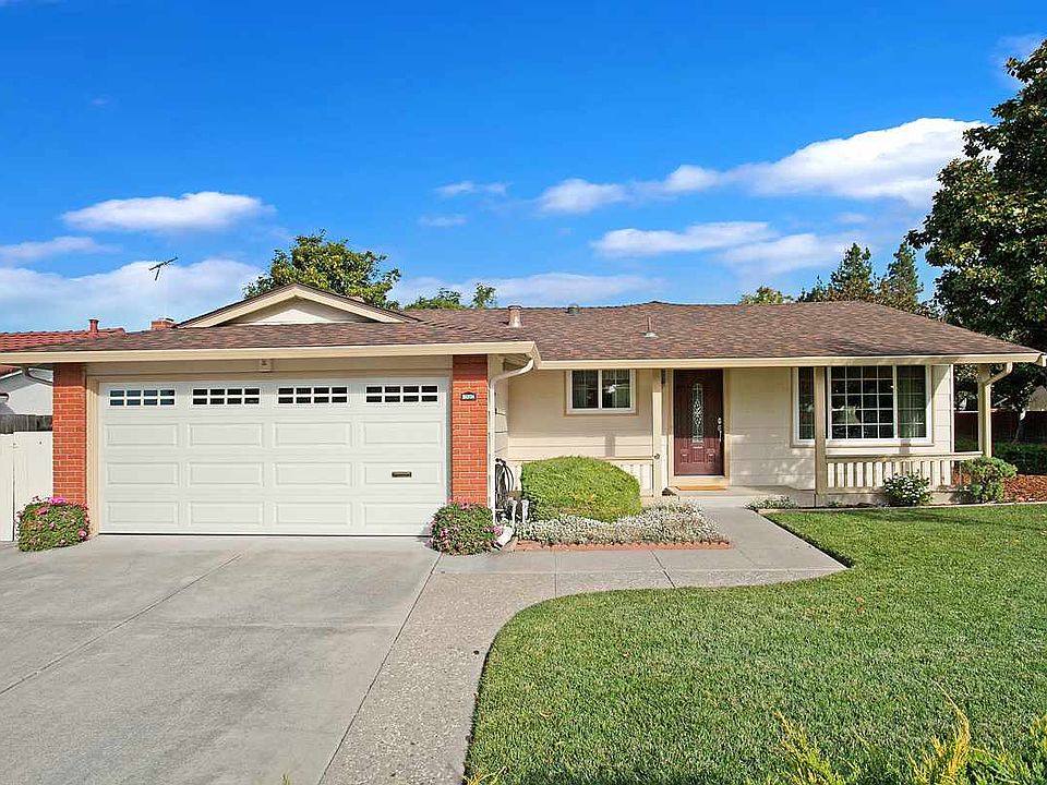 1st image of 32336 Whitehall Ln