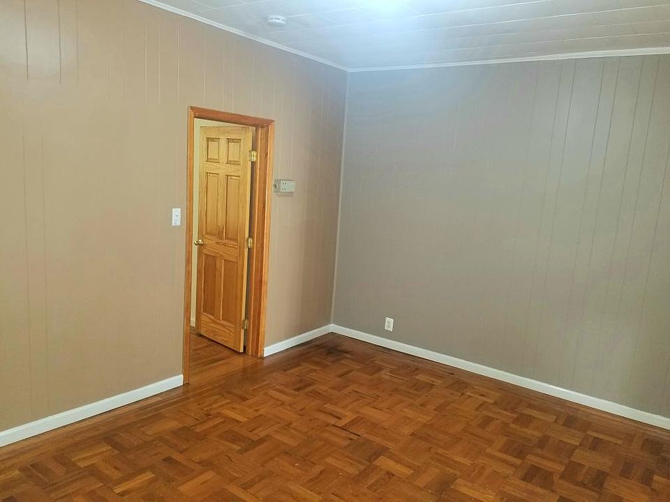 1st image of 2876 Randall Ave