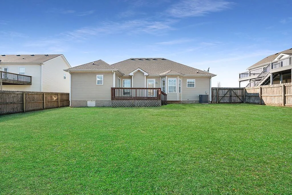 3 bed, $2,978 — Photo 1