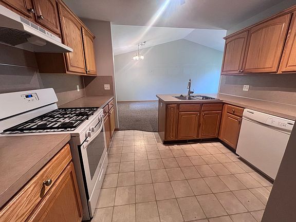 3rd image of 3739 Kinnrow Ct NW