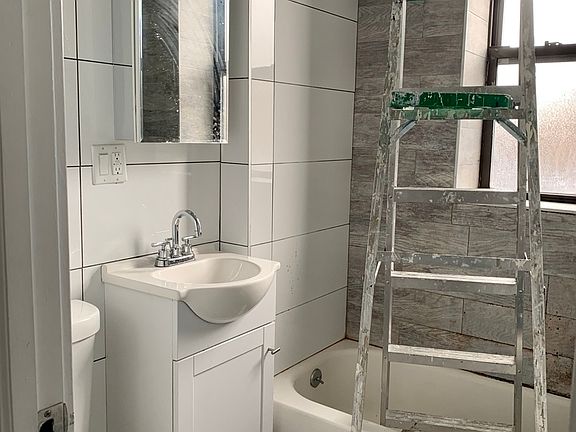 3rd image of 220 Wadsworth Ave #404