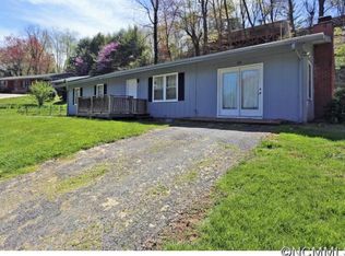 104 Pioneer Dr, Waynesville, NC 28786