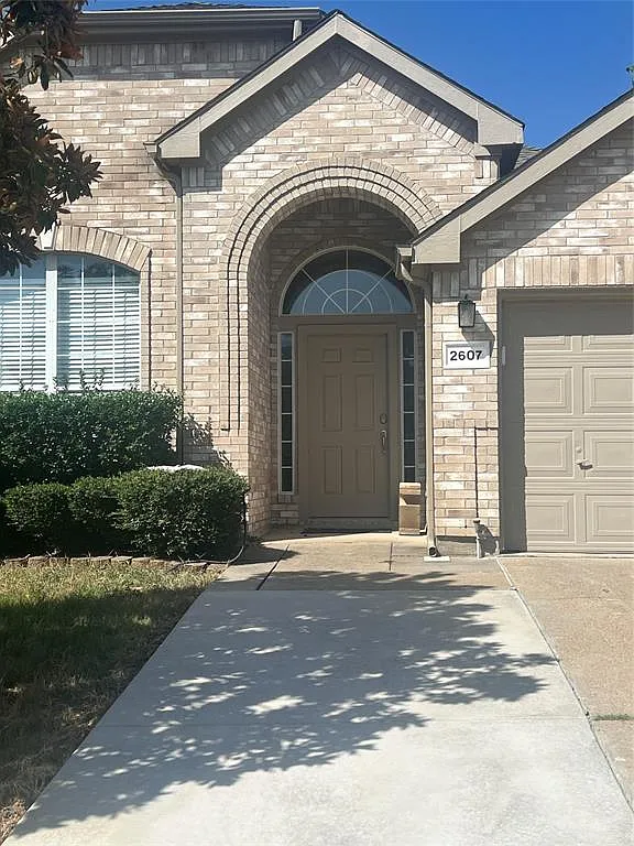 3 bed, 2.0 bath, 2544 sqft, $2,750 — Photo 1