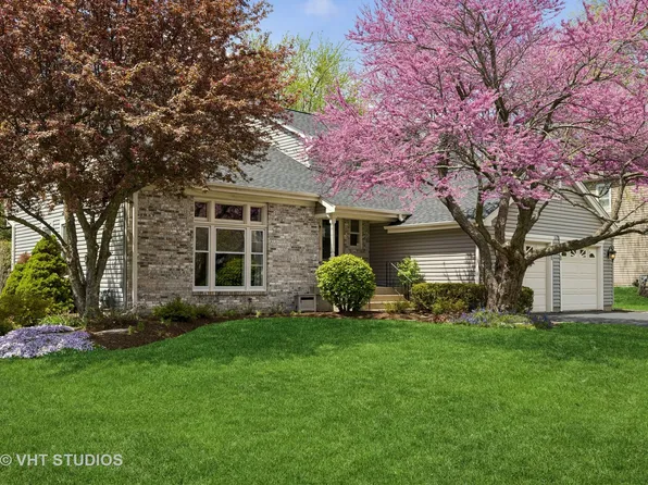 4230 Forest Glen Dr, Hoffman Estates, IL 60192