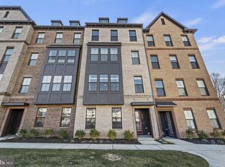 12384 Azure Ln, Fairfax, VA 22033