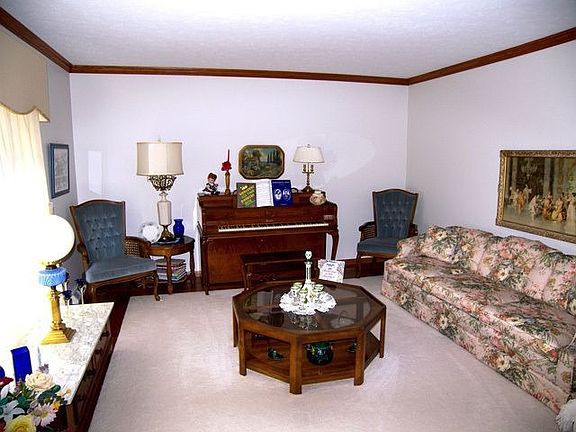 2nd image of 7795 Saint James Dr