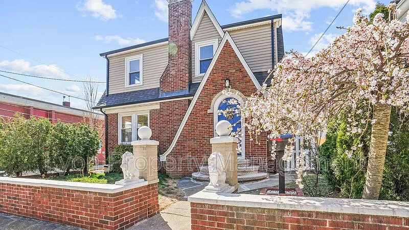 456 Eaton St