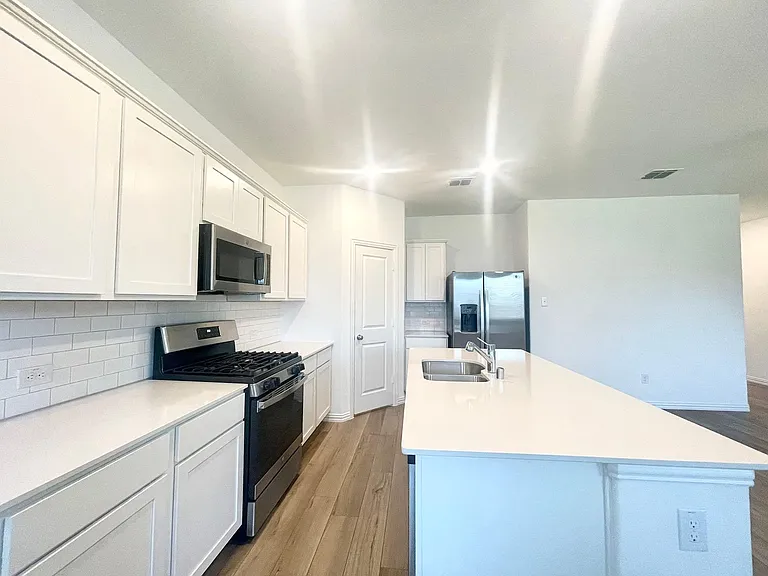 1118 Mahogany Ln — Photo 5