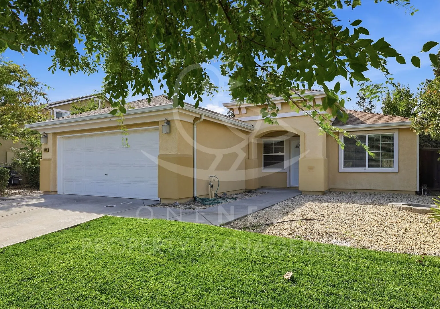 Charming single level home in Plumas Lake — Photo 2