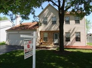 686 Paxton Pl, Carol Stream, IL 60188