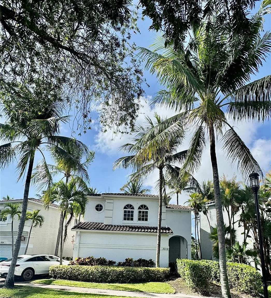 Aventura Lakes Phase 1 — Photo 1