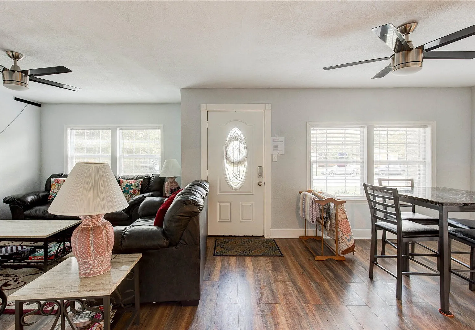 5 bed, 2.0 bath, 2310 sqft, $3,075 — Photo 4