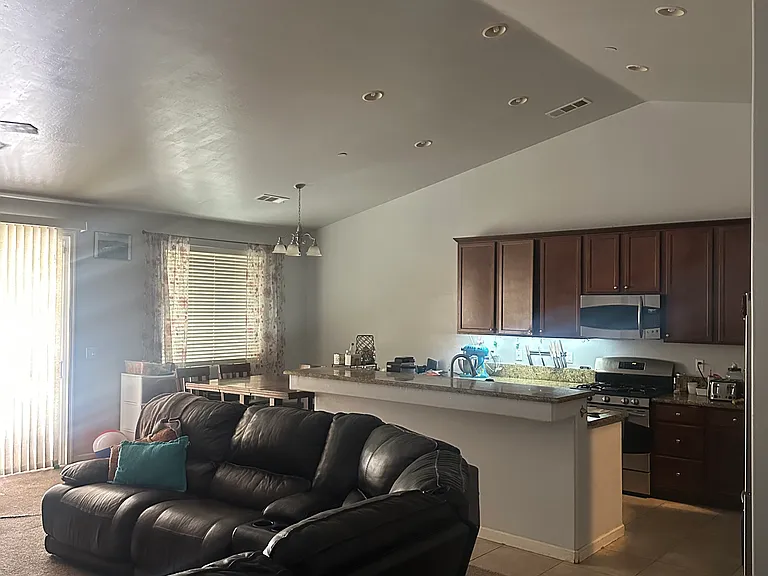 8913 Cadbury Dr — Photo 2
