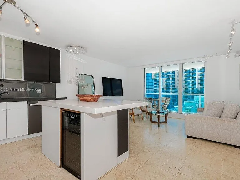 2301 Collins Ave #705 — Photo 12