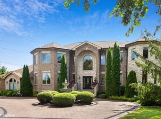 9290 Forest Edge Dr, Burr Ridge, IL 60527