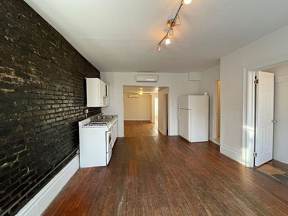 3rd image of 138 Manhattan Ave APT 3