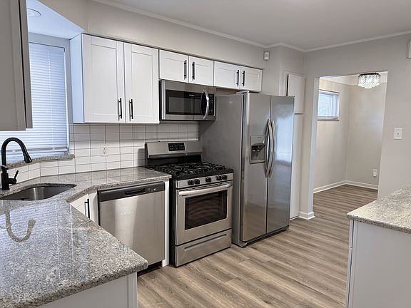 4th image of 14146 Cavell St