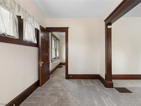4th image of 827 9th St SW