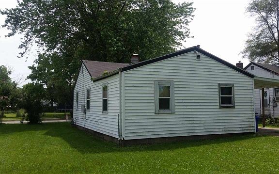 3rd image of 3533 Blackstone Ave