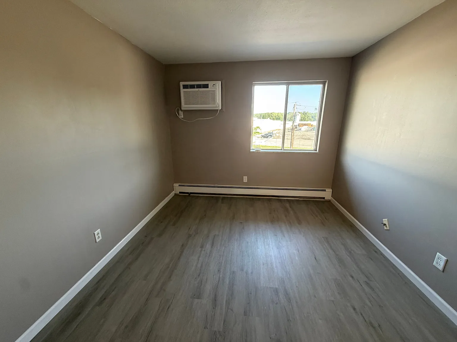 2 bed, 1.0 bath, 1000 sqft, $1,100 — Photo 3