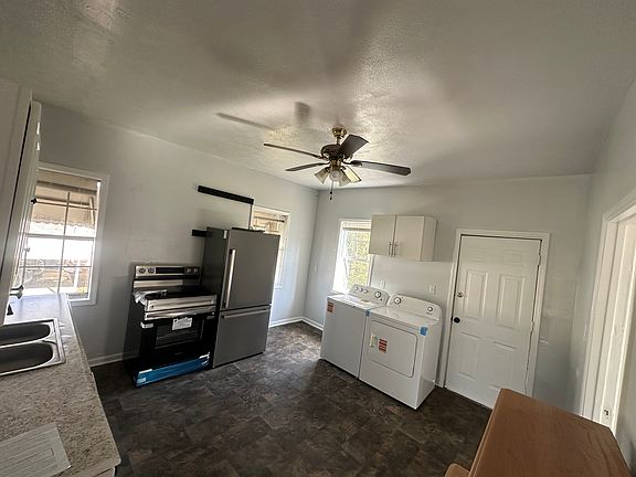 3rd image of 422 W Charlton St